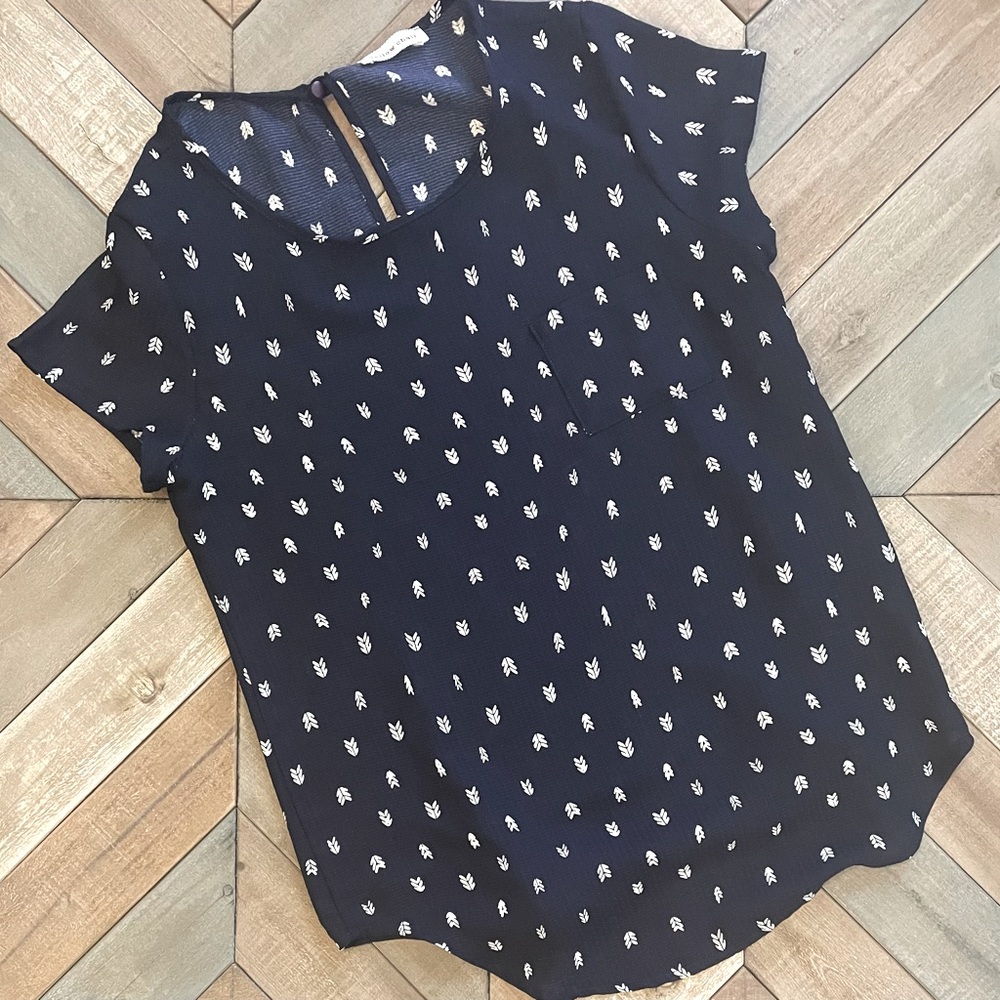 Yellow Chair chevron arrow short sleeve blouse